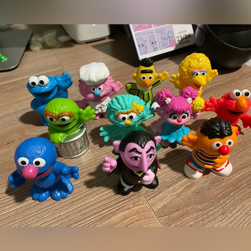 ⬇️Sesame Street figurines 11 pcs 2016
